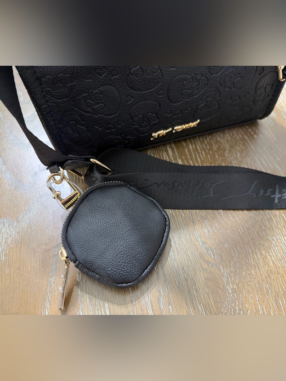 Betsey Johnson Xorea Deboss Skull Heart Chain Crossbody Mini Bag - Picture 10 of 10